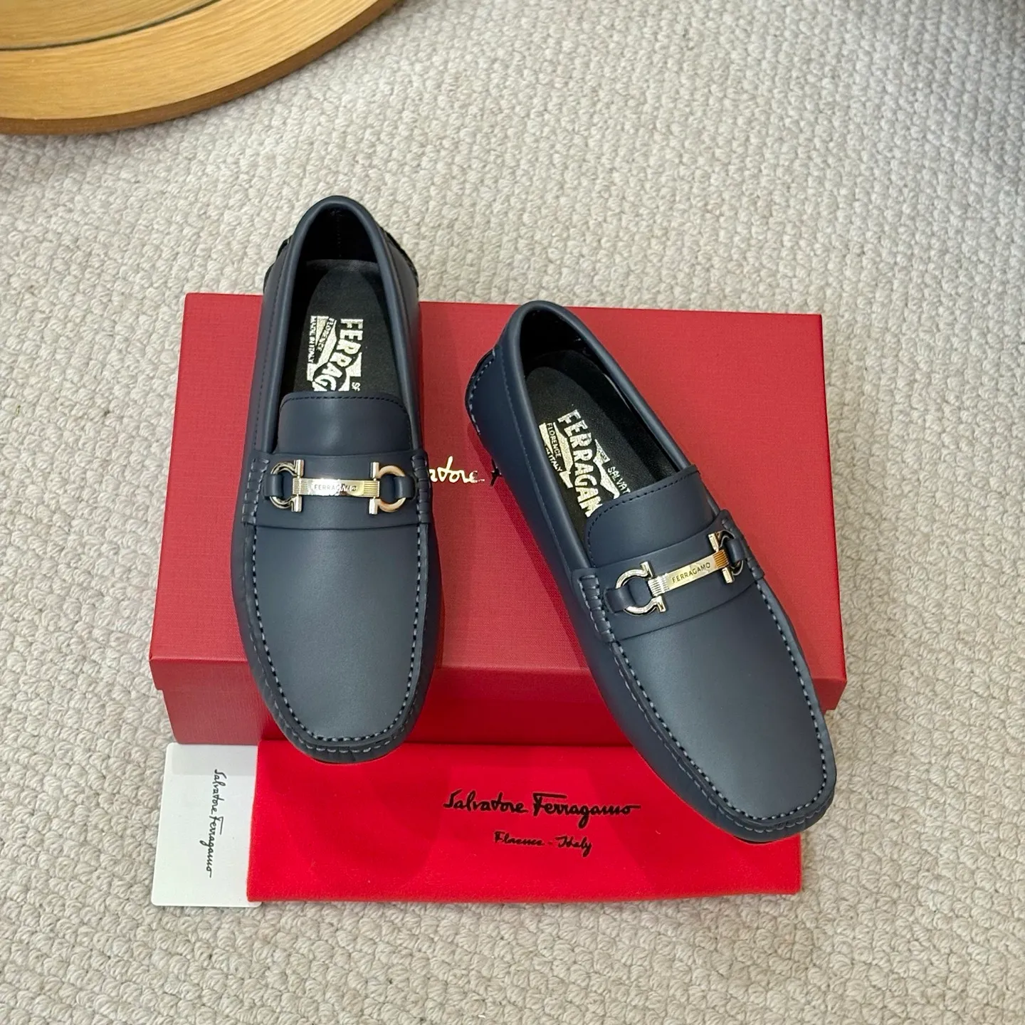 Men's men's shoes 💰420 (Yangli) Ferragamo 〰Ferragamo 2⃣️0⃣️2⃣️5️⃣ New series 👊🏻 Upper 🇮🇹 Italian imported calfskin, original outsole molding. Water-dyed sheepskin lining. The identity of every successful man is set off, and the upper and lower shoes are elegant and stable🚶🏻🚶🏻The high-end custom counter original replica is an eternal classic🔍️Number of codes: 38-46 with counter packaging